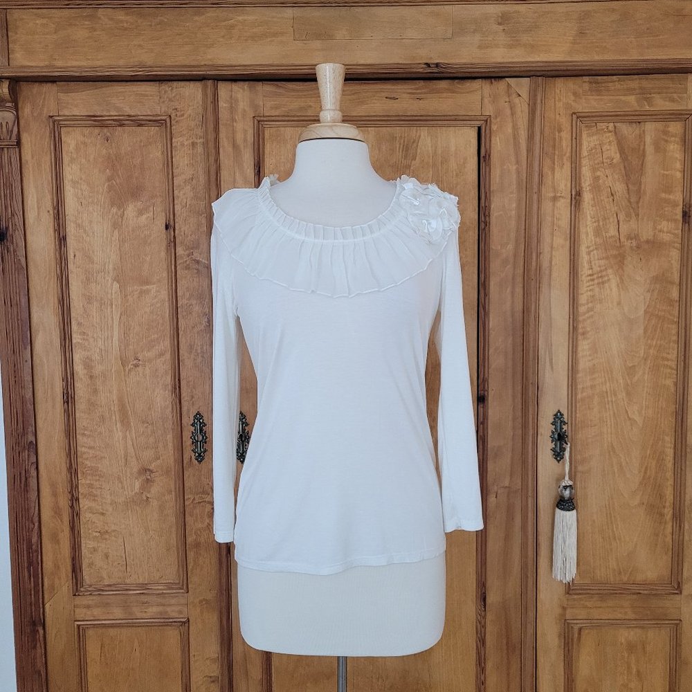 Yvos White Embellished Neck Long Sleeve Stretchy Top. Size S